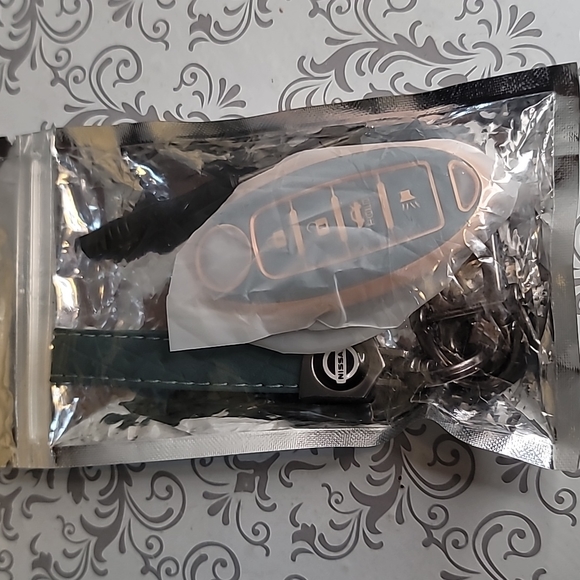 📢FREE WITH ANY PURCHASE Nissan Key Fob Cover premium Protection - Picture 11 of 12